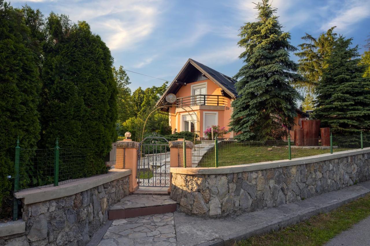 Villa Tratea - With A Heated Pool Tomici Exterior foto